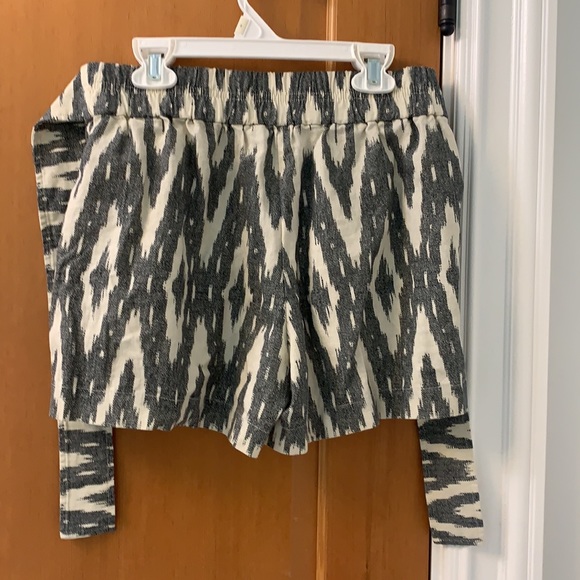 tie in front shorts - Picture 2 of 3